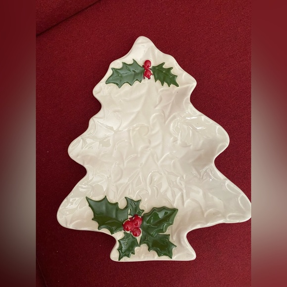 Beautiful white ceramic Christmas tree dish - Picture 1 of 3